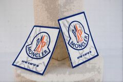 4 สี 0.5 มิลลิเมตร ตราที่พิมพ์ผ่านหน้าจอ TPU สําหรับเสื้อผ้า