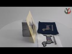 ดูว่าทำไมต้องเลือกป้ายถ่ายเทความร้อนโลโก้แบบสองสี TPU Debossed สำหรับเสื้อผ้า