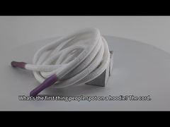 เชือกรูดแบบยืดหยุ่นที่ปรับแต่งได้ สีดำรีไซเคิลได้ กลวง พร้อมปลายซิลิโคนแบบหยดสกรีนไหมสำหรับคุณ