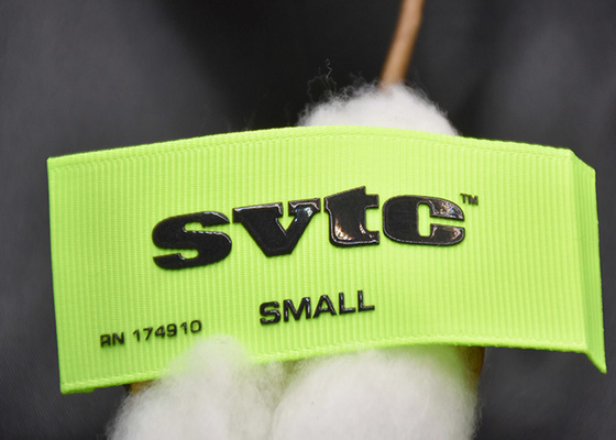 เย็บบนฉลากเสื้อผ้าซิลิโคนโลโก้แบรนด์ที่กำหนดเองพิมพ์ 3D ซักได้