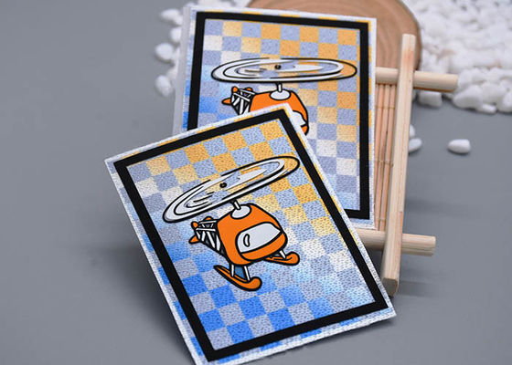 แพทช์พิมพ์ผ้าทอแนวนอนพร้อมโลโก้ซิลิโคนเป็นมิตรกับสิ่งแวดล้อม