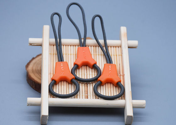 โลโก้ที่กำหนดเอง 2 สีซิปพลาสติกดึงโพลีเอสเตอร์สำหรับเสื้อผ้า