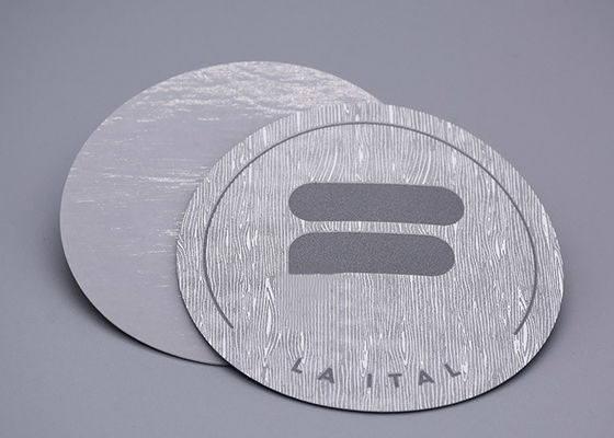 การพิมพ์โลโก้สะท้อนแสงซิลิโคนป้ายการถ่ายเทความร้อนแบบกำหนดเองสำหรับเสื้อผ้า