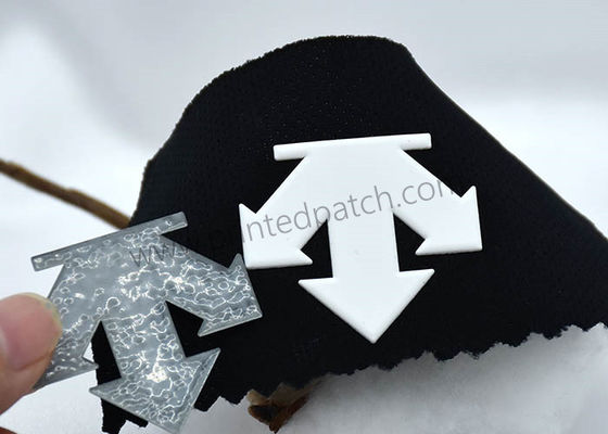 ป้ายเสื้อผ้าถ่ายเทความร้อนซิลิโคน OEM 3D การรับรอง OEKO-TEX